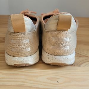 Toms shoes